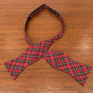 Tommy Hilfiger adjustable Bow Tie. 100% silk